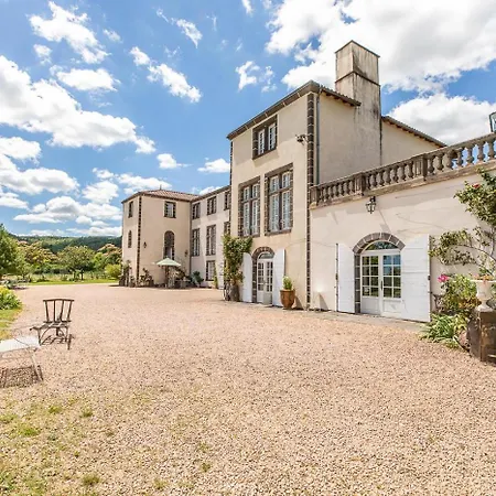 Château De Féligonde Hébergement de vacances *