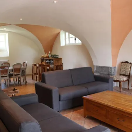 Au Chateau De Feligonde Дом отдыха *