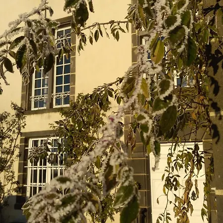 Au Chateau De Feligonde Дом отдыха Sayat